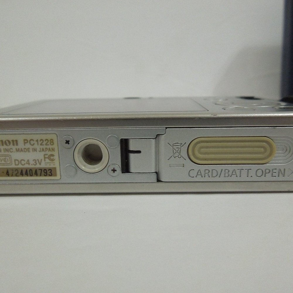 Canon PowerShot SD1000 7.1MP Digital Elph Camera with 3x Optical Zoom - Picture 5 of 8